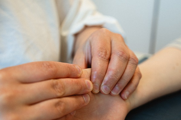 Handtherapie in der Praxis Schirru in Battenberg.